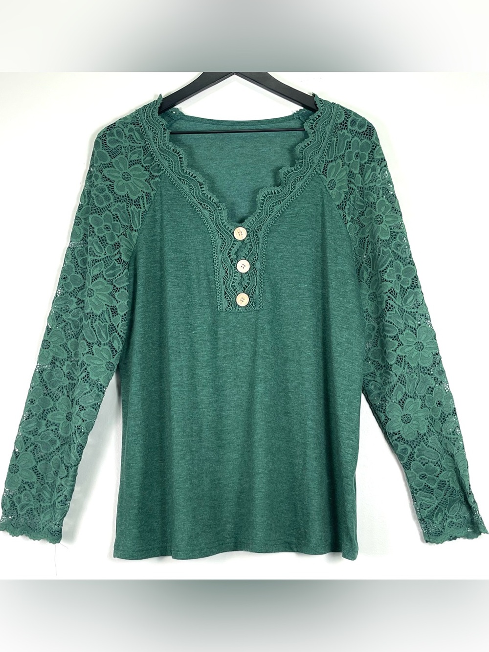 NWOT Women's Green Long Lace Sleeve Top Stretch V-Neck Button Accent Sz. Large